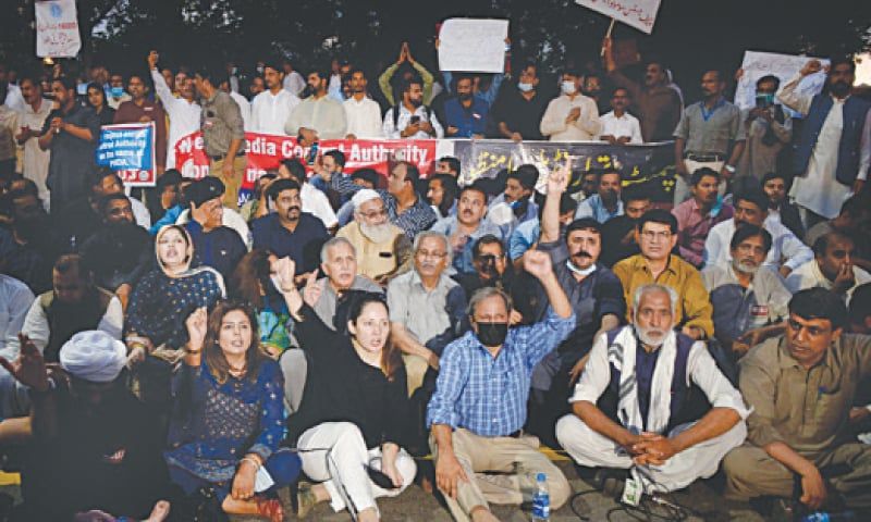 journalists protest against PMDA 1