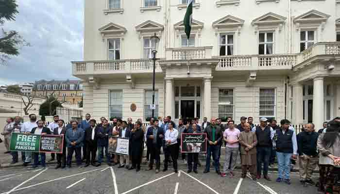 protest infront of pakistani high commission in london 2