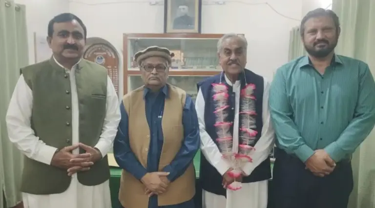 Former VC IUB Dr Rao Afzal Khan visits regional information office Bahawalpur