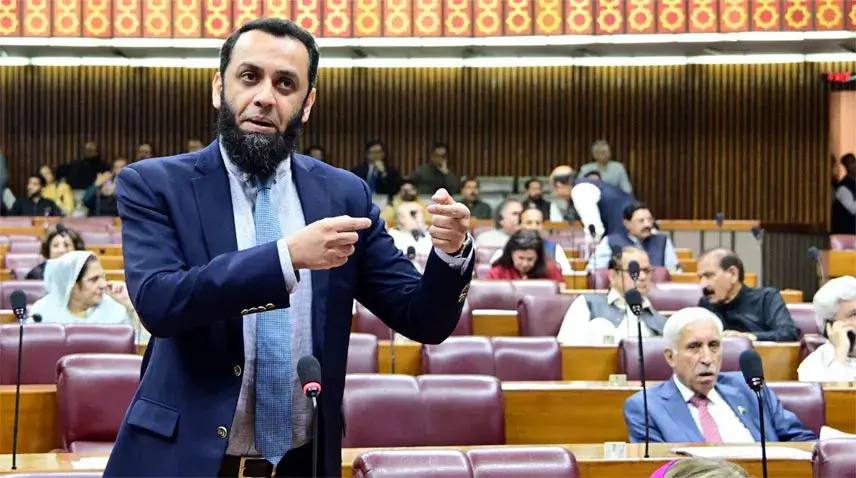 Information Minister announces suspension of advertisements of the TV channel that laid off 170 employees.