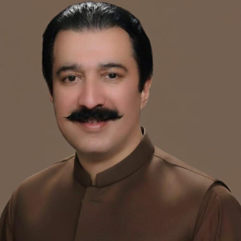 MUZAFFARABAD, Mar 28 (APP): Prime Minister of Azad Kashmir, Faisal Mumtaz Rathore has said that the government has been providing facilities to state newspapers and will continue to do so in the future. He expressed these views during a meeting with a delegation that called on him under the leadership of Secretary Finance of All Kashmir Newspapers Society Ajaz Khan here Saturday. Reiterating his government’s commitment to resolve the problems faced by the journalist community, the PM said that steps would be taken to promote press freedom. During the meeting, financial difficulties faced by newspapers and issues confronting journalists were discussed in detail. Chief Editor of daily Jannat Nazir and Secretary Information of the Kashmir Journalists Forum Ali Hasnain Naqvi were also present in the meeting.