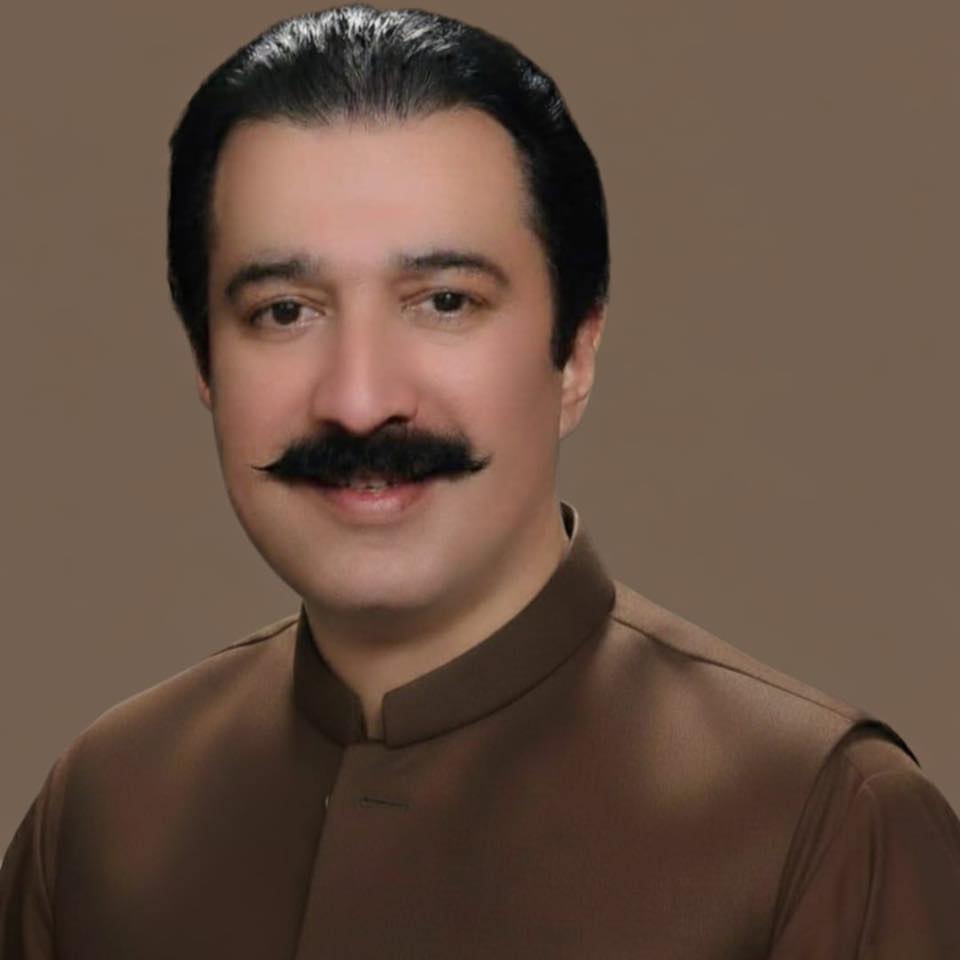 MUZAFFARABAD, Mar 28 (APP): Prime Minister of Azad Kashmir, Faisal Mumtaz Rathore has said that the government has been providing facilities to state newspapers and will continue to do so in the future. He expressed these views during a meeting with a delegation that called on him under the leadership of Secretary Finance of All Kashmir Newspapers Society Ajaz Khan here Saturday. Reiterating his government’s commitment to resolve the problems faced by the journalist community, the PM said that steps would be taken to promote press freedom. During the meeting, financial difficulties faced by newspapers and issues confronting journalists were discussed in detail. Chief Editor of daily Jannat Nazir and Secretary Information of the Kashmir Journalists Forum Ali Hasnain Naqvi were also present in the meeting.